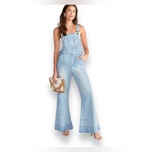 Aaron & Amber light washed flared overalls 
size large 
100% cotton
No flaws
